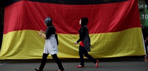 German Chancellor calls on EU nations not to refuse Muslim migrants - ảnh 1